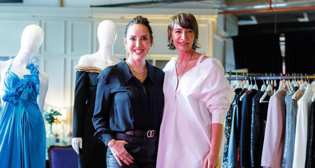 Sıla GENÇOĞLU Sahne Kıyafetlerini Derneğimize Bağışladı! 