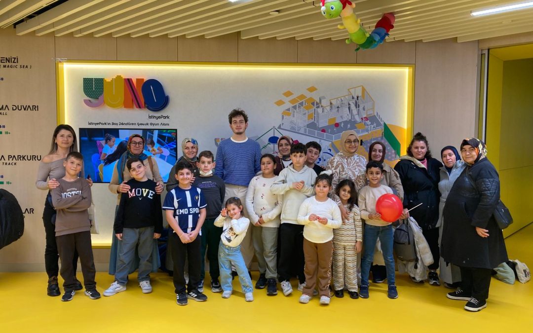 Çocuklar oyun parkında dolu dolu bir gün geçirdi