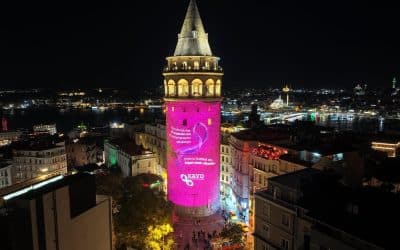 Galata Kulesi meme kanserine dikkat çekmek için aydınlatıldı
